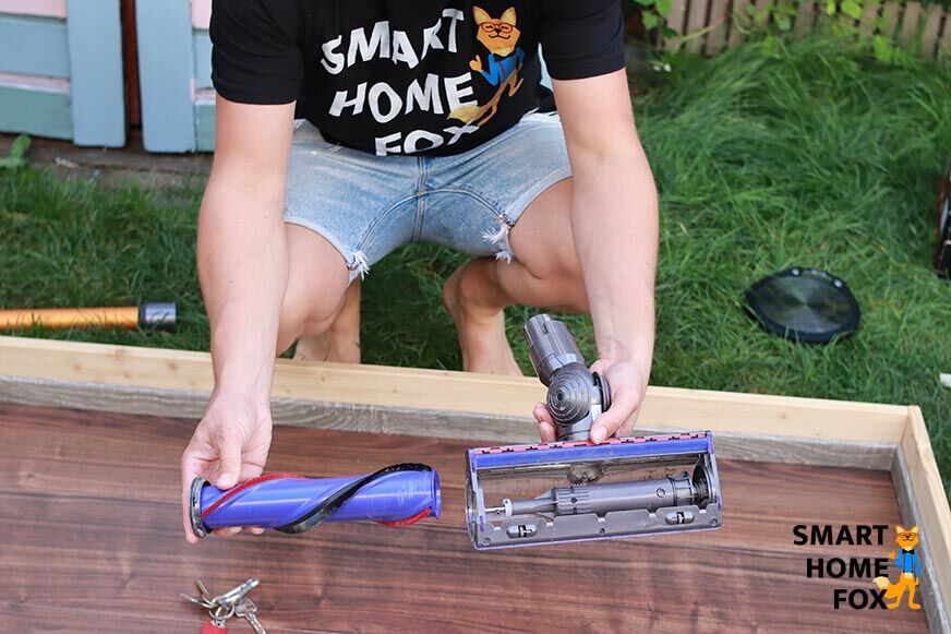 Обслуживание щетки Dyson V8 Absolute